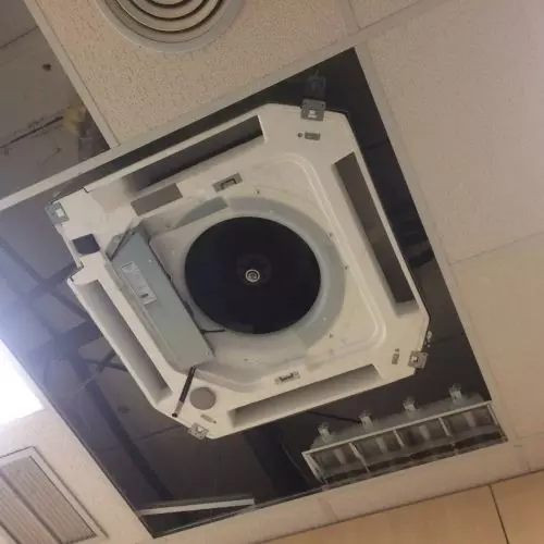 Instalacion de climatizaci&oacute;n y aire fr&iacute;o / calor realizada para oficinas en naves industriales, Madrid.