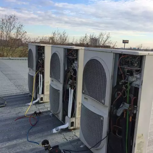 Instalacion de climatizaci&oacute;n y aire fr&iacute;o / calor realizada para oficinas en naves industriales, Madrid.
