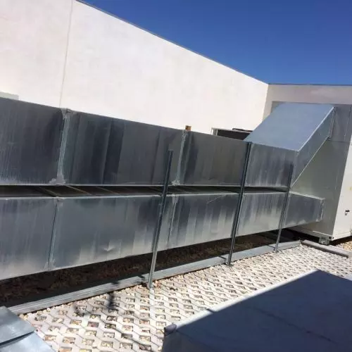 Instalaci&oacute;n de sistema de extracci&oacute;n mec&aacute;nica en edificio en Madrid