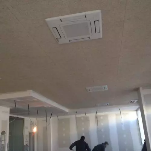 Instalaci&oacute;n de sistema de aire acondicionado para comercio, Madrid