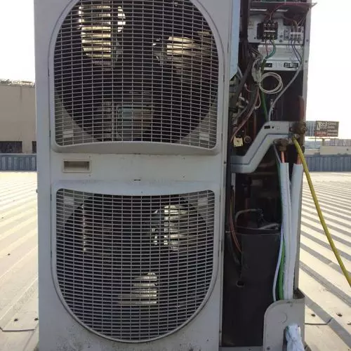 Instalacion de climatizaci&oacute;n y aire fr&iacute;o / calor realizada para oficinas en naves industriales, Madrid.